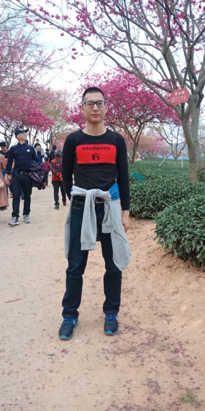 小梁的第二张照片--平潭婚介网