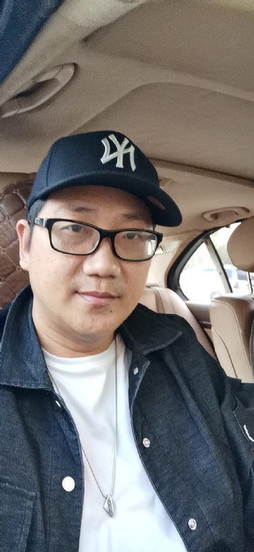 拥抱幸福的第一张照片--平潭婚介网