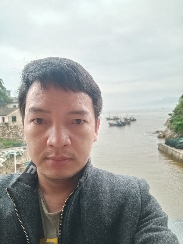 啊亮的第一张照片--平潭婚介网